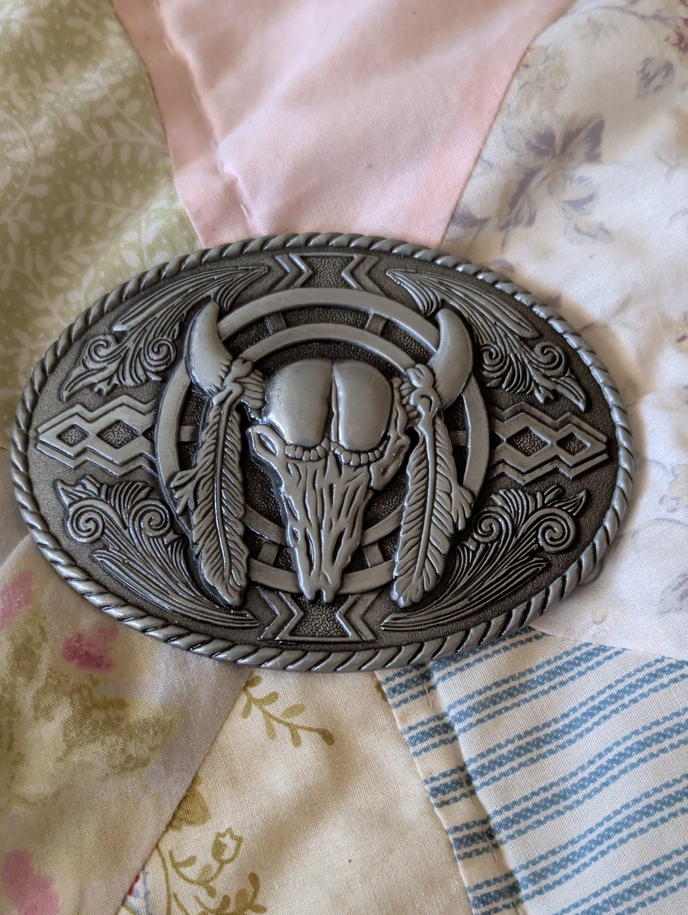 Silver Western Skull & Feather Oval Belt Buckle - Western-Inspired Statement
